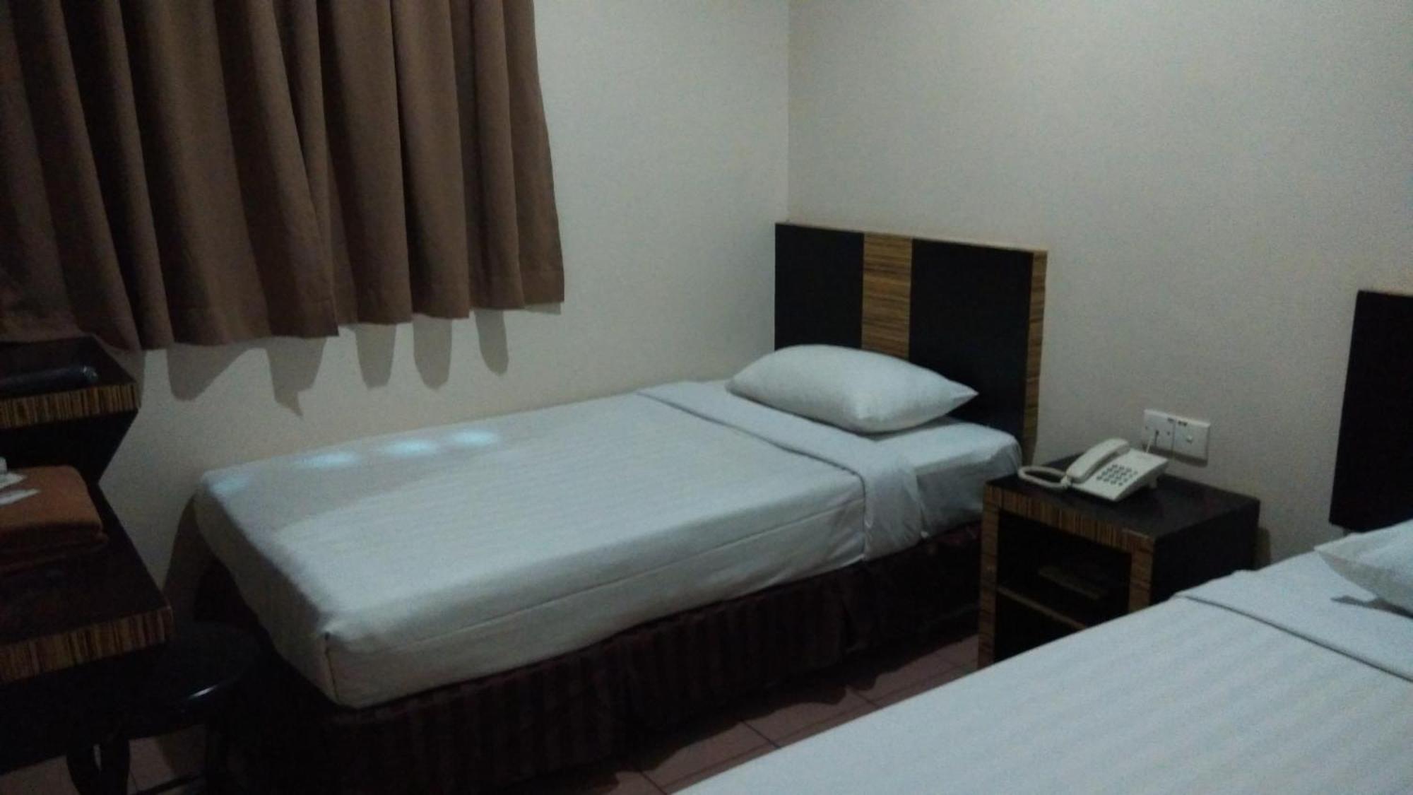 Hotel Traveller Кота-Кинабалу Номер фото