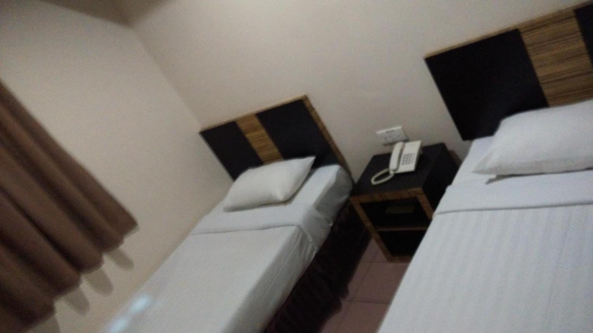 Hotel Traveller Кота-Кинабалу Номер фото