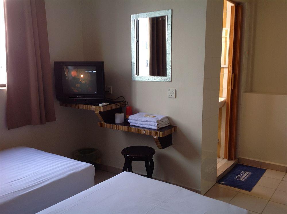 Hotel Traveller Кота-Кинабалу Экстерьер фото
