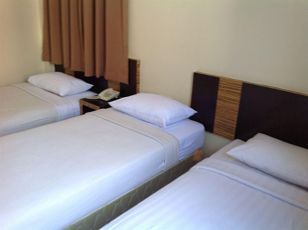 Hotel Traveller Кота-Кинабалу Экстерьер фото
