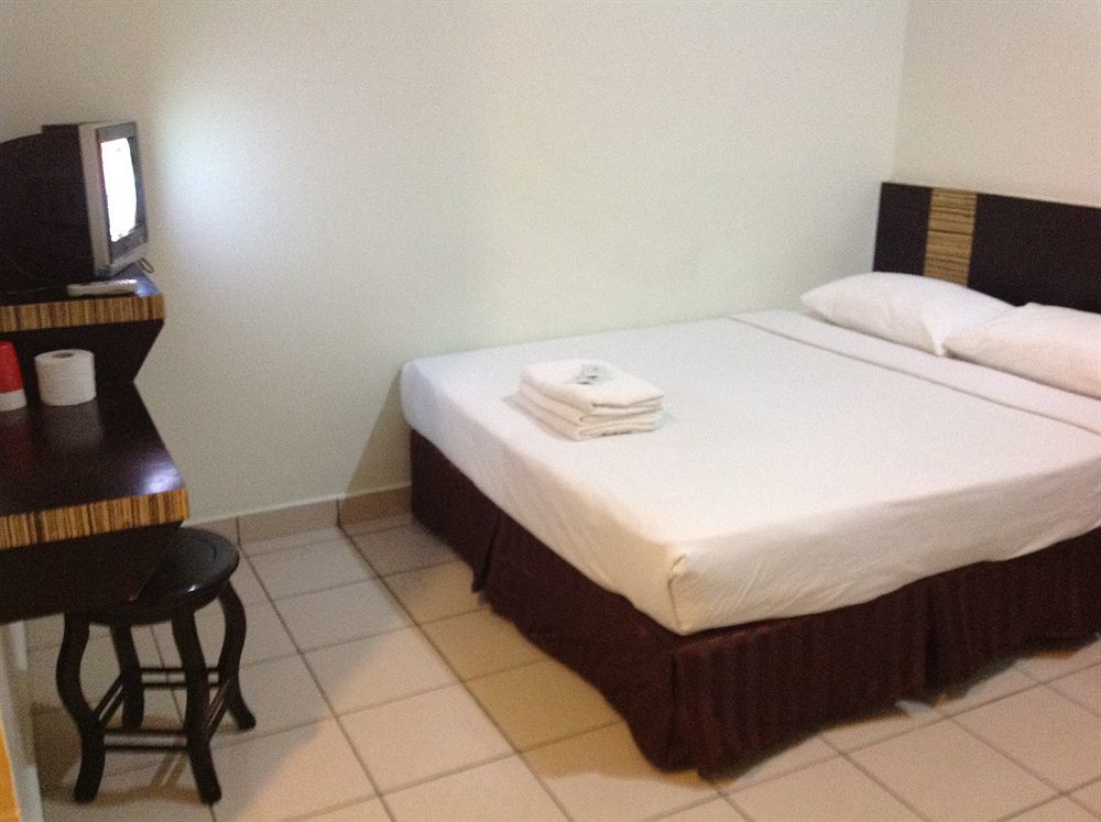 Hotel Traveller Кота-Кинабалу Экстерьер фото