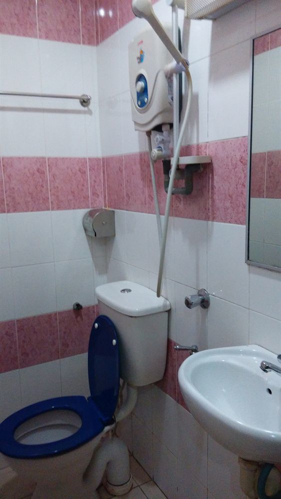 Hotel Traveller Кота-Кинабалу Экстерьер фото