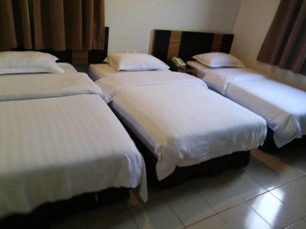 Hotel Traveller Кота-Кинабалу Экстерьер фото