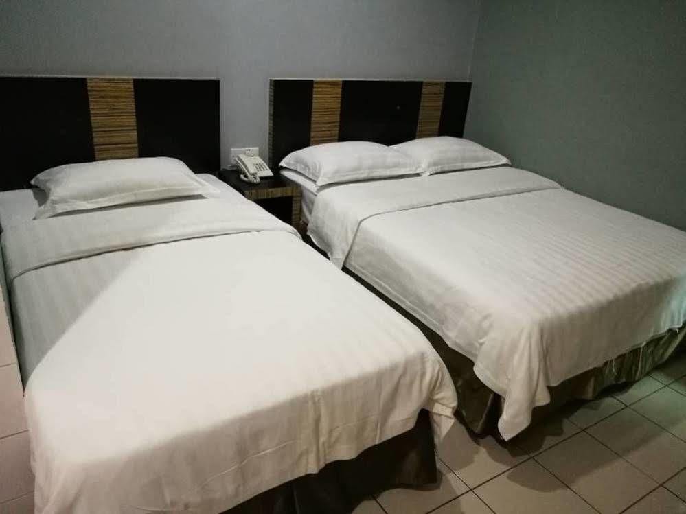 Hotel Traveller Кота-Кинабалу Экстерьер фото