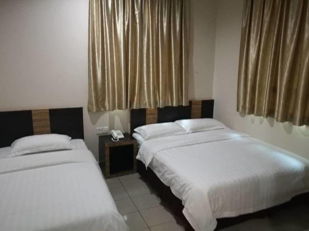 Hotel Traveller Кота-Кинабалу Экстерьер фото