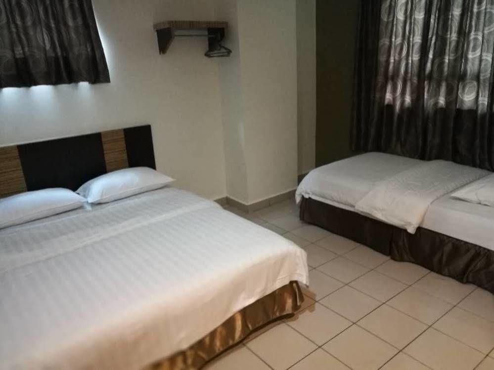 Hotel Traveller Кота-Кинабалу Экстерьер фото