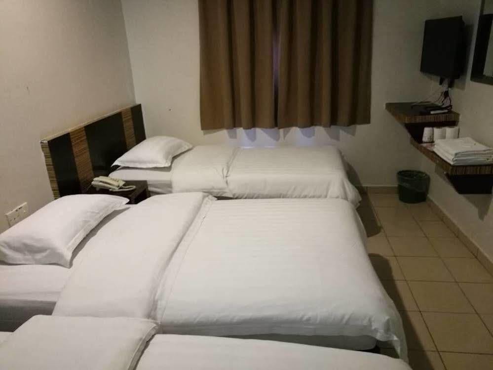 Hotel Traveller Кота-Кинабалу Экстерьер фото